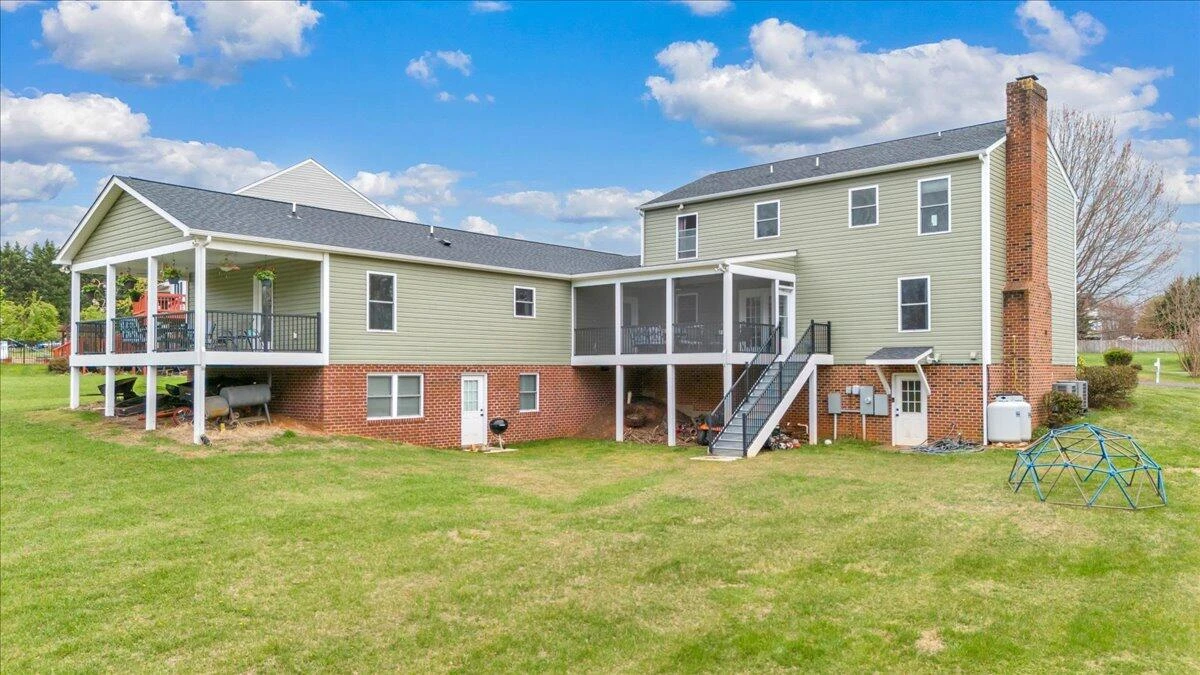 1111 Charmin DR - Photo 2