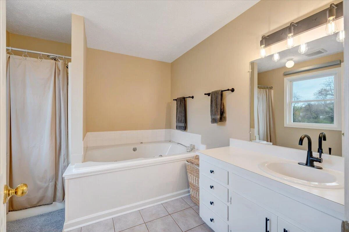 1111 Charmin DR - Photo 21