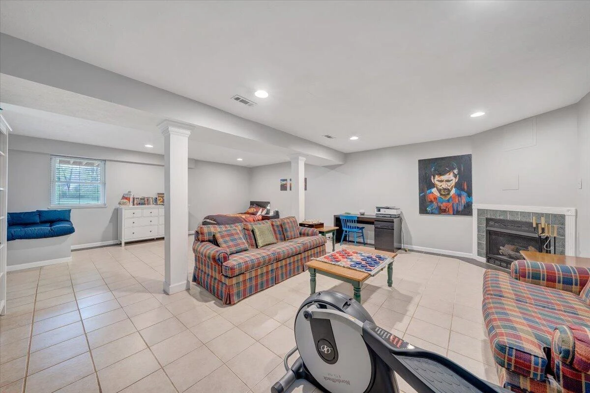 1111 Charmin DR - Photo 28