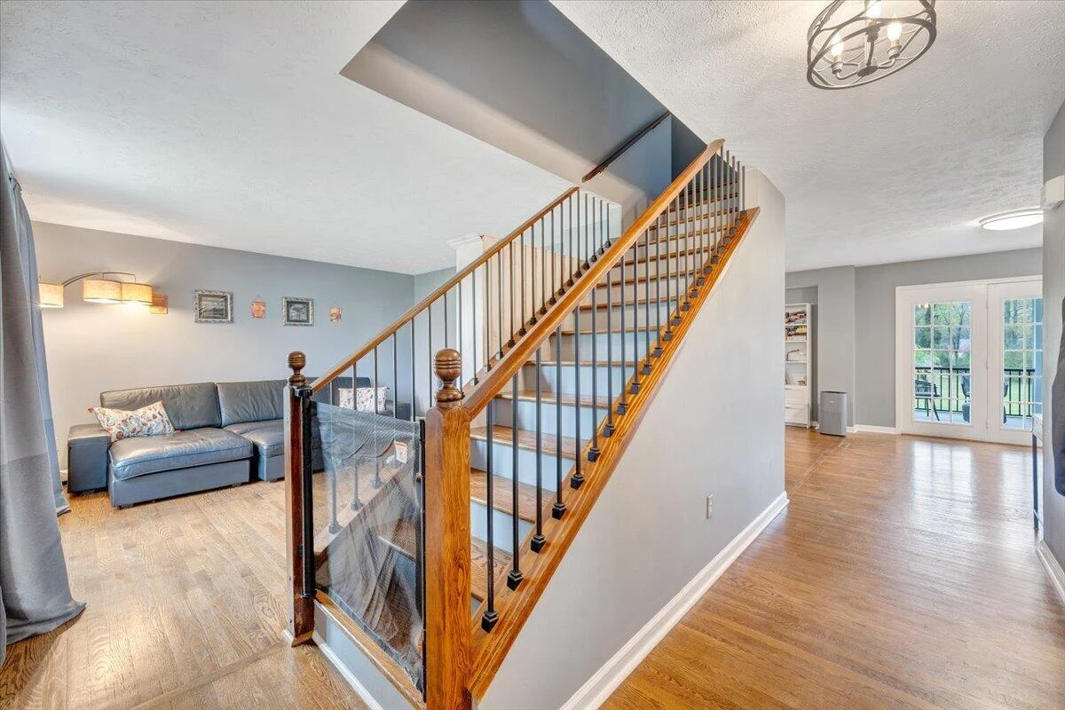 1111 Charmin DR - Photo 3