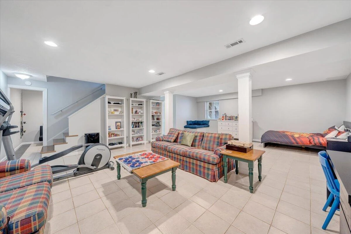 1111 Charmin DR - Photo 33