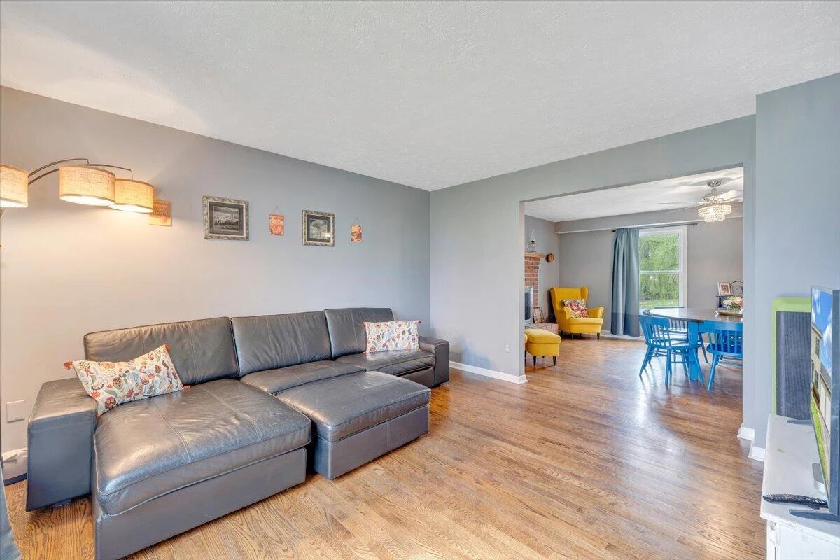 1111 Charmin DR - Photo 4
