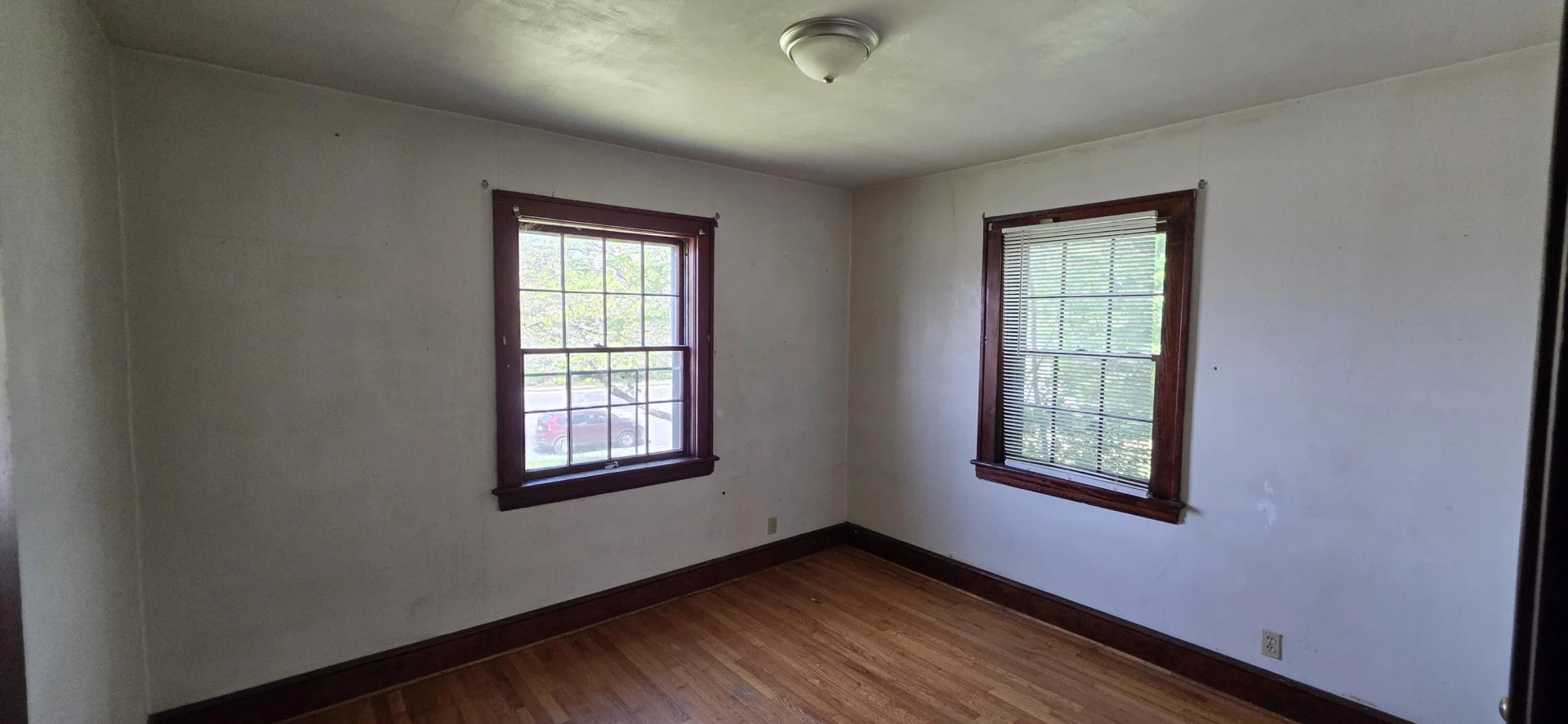 1037 Hardy RD - Photo 4