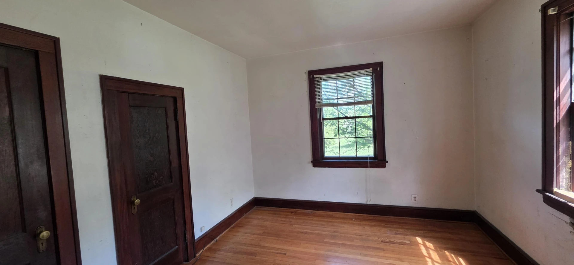 1037 Hardy RD - Photo 5