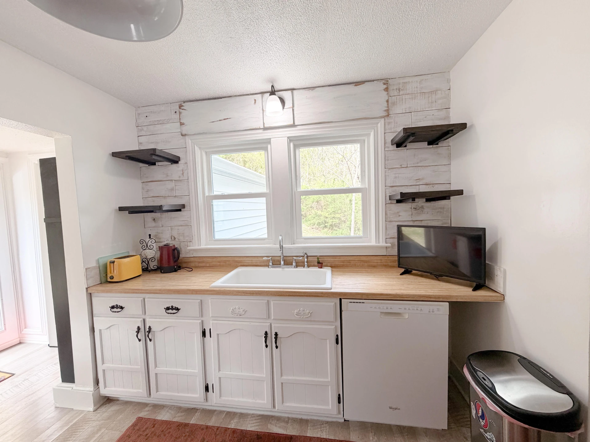 102 6Th ST - Photo 16