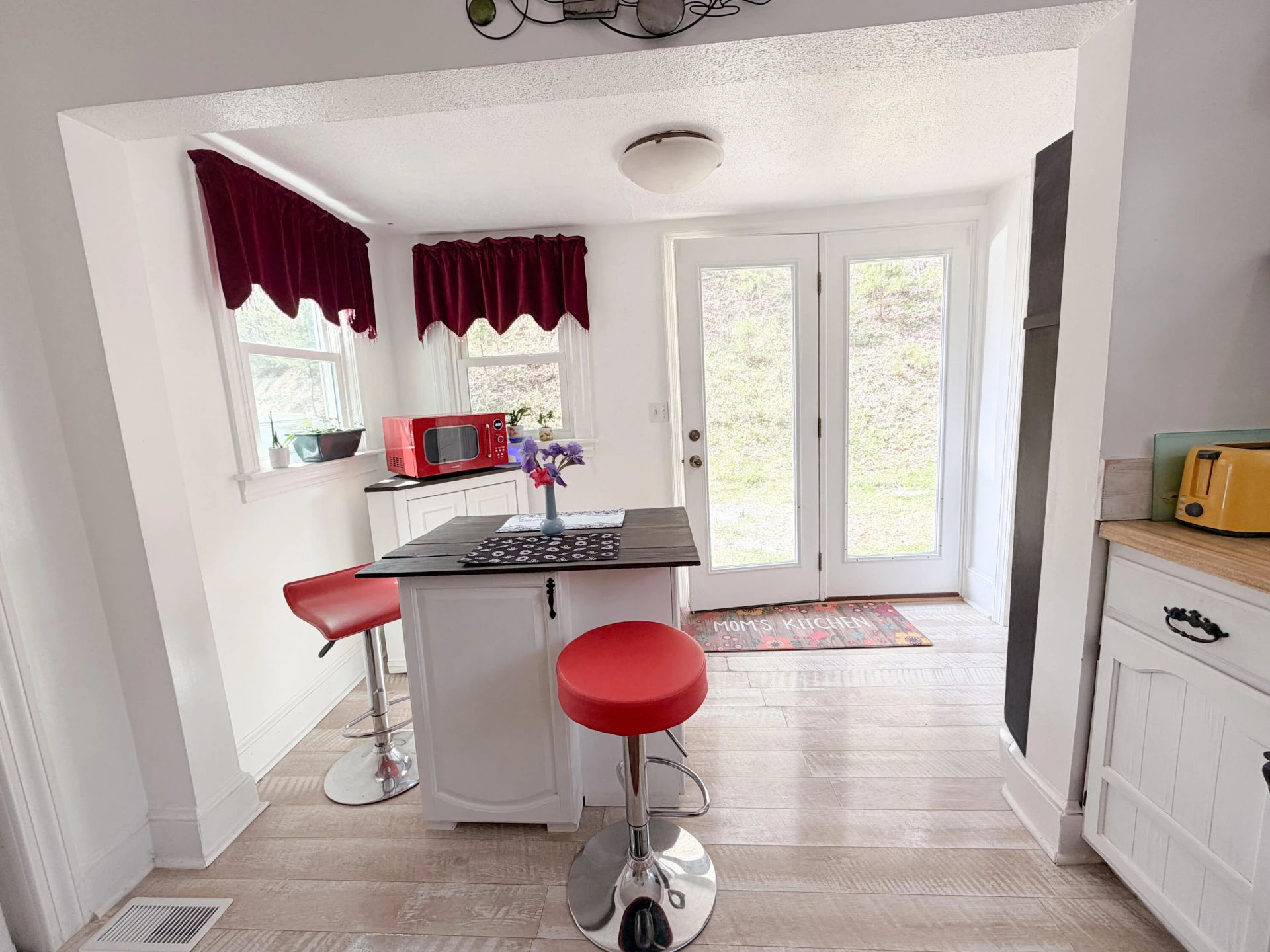 102 6Th ST - Photo 17