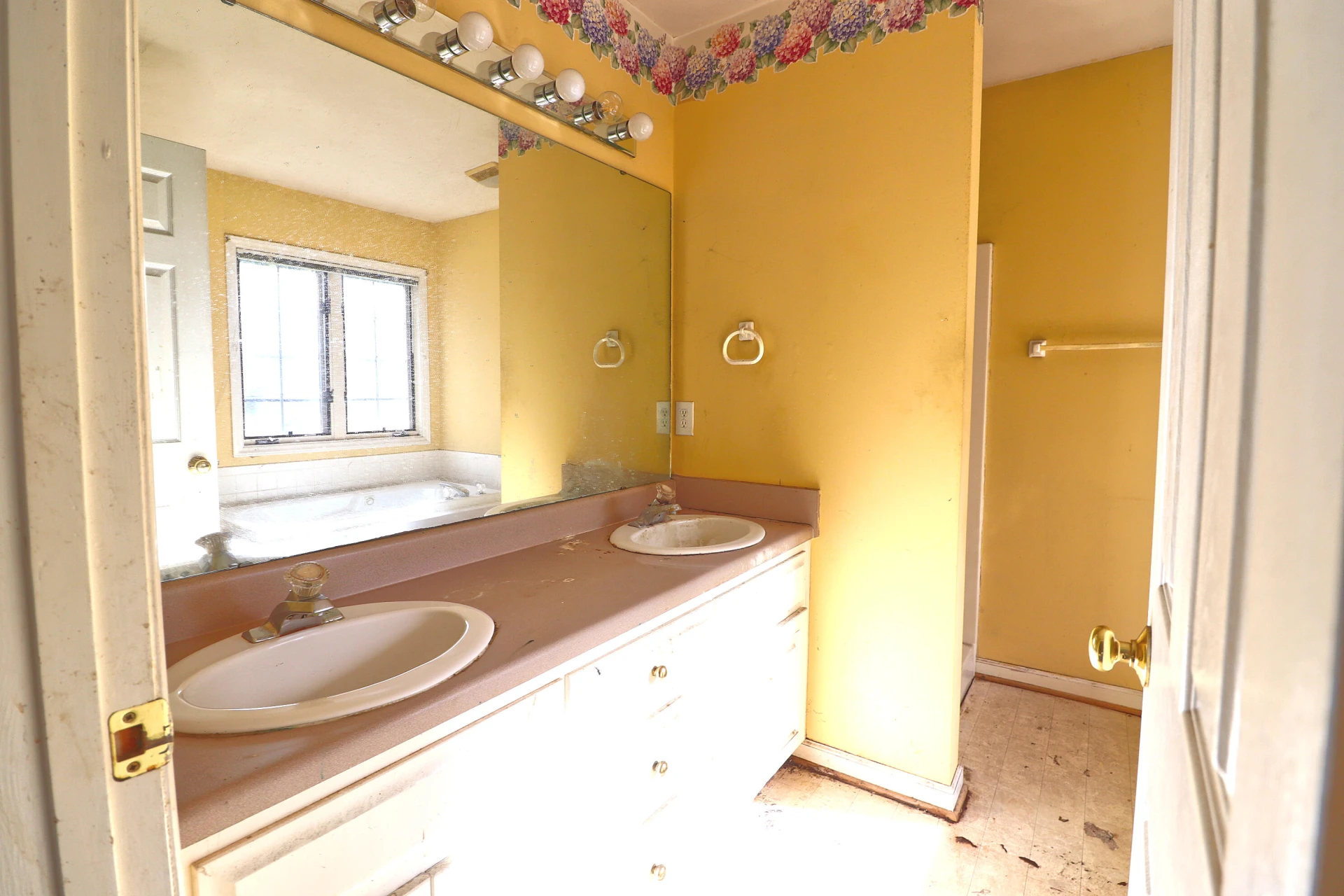 5630 Spring Meadow DR - Photo 16