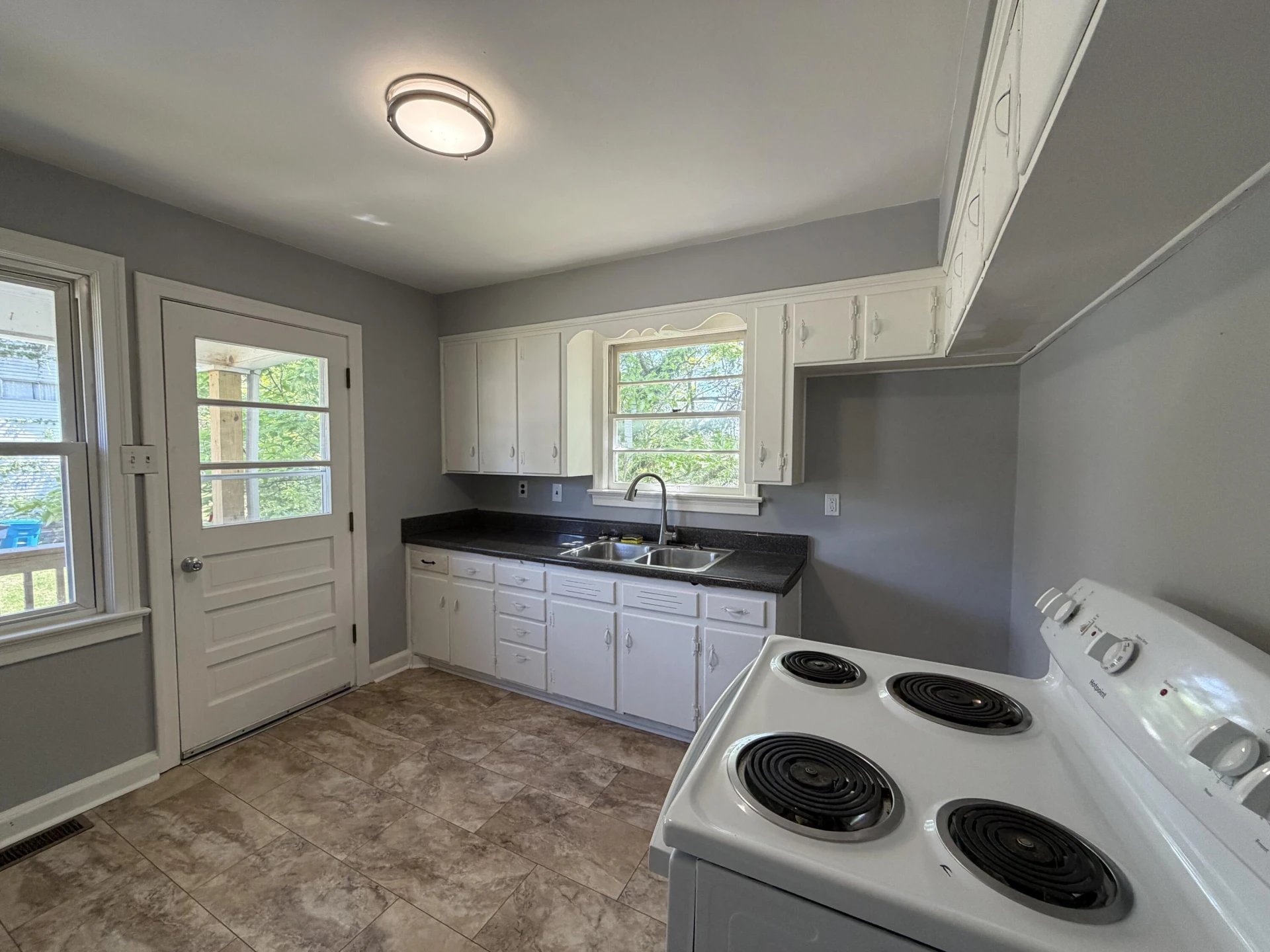 4202 Vermont AVE NW - Photo 12