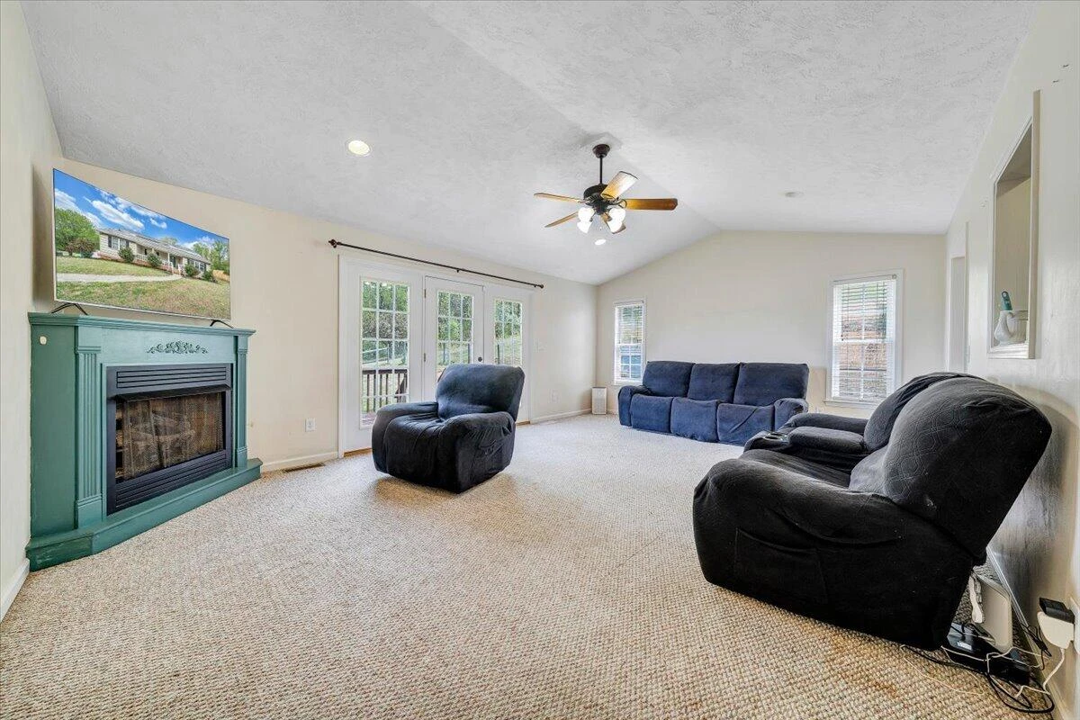 686 Pinehaven RD - Photo 14