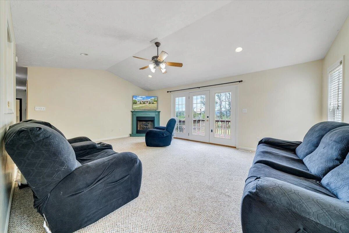 686 Pinehaven RD - Photo 18