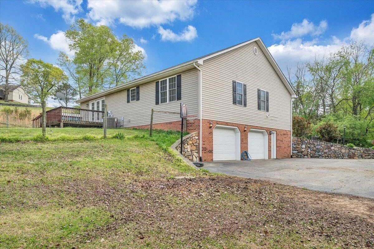 686 Pinehaven RD - Photo 49