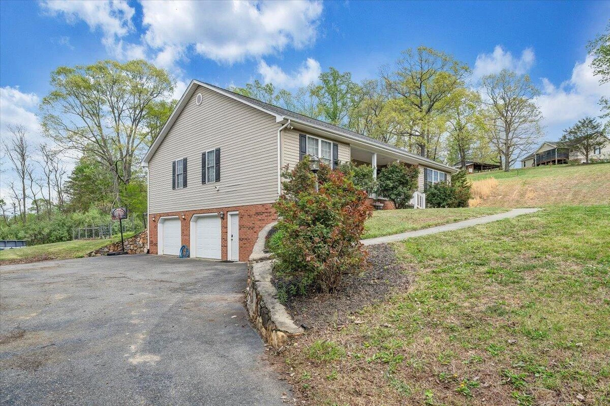 686 Pinehaven RD - Photo 50