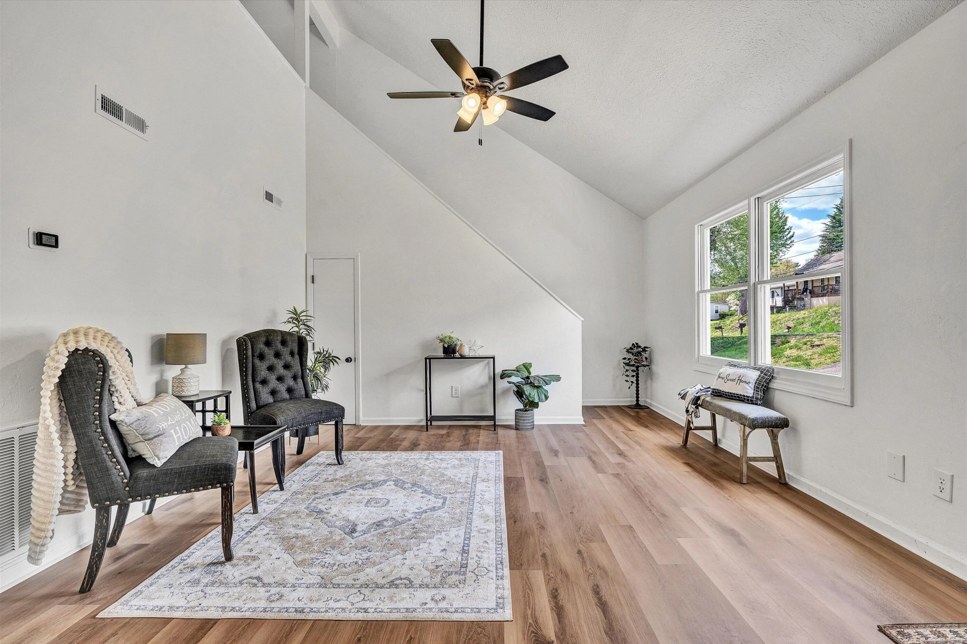 2321 Dunkirk AVE NE - Photo 2