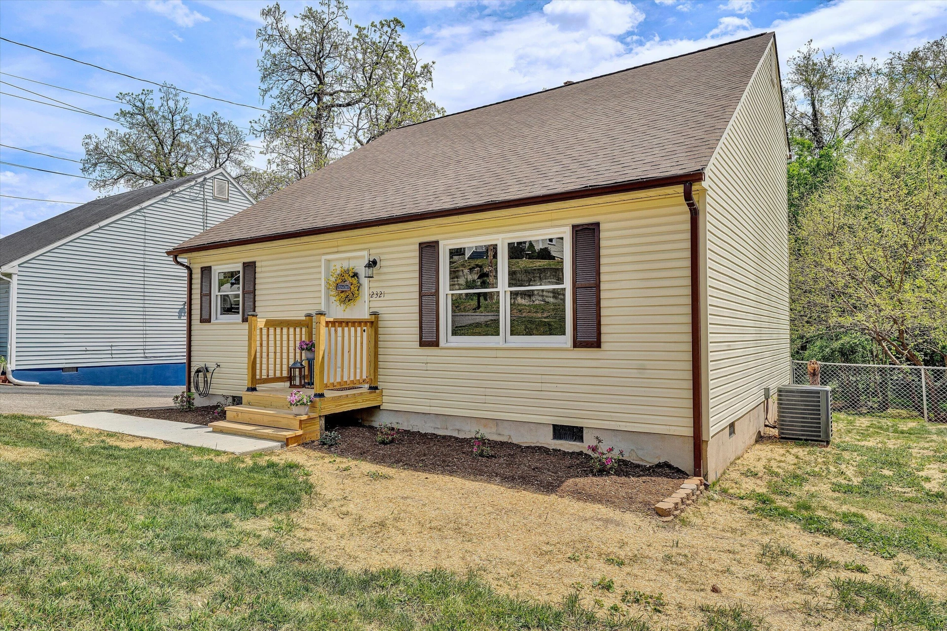 2321 Dunkirk AVE NE - Photo 5