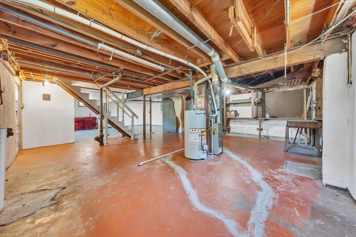 4230 Moomaw AVE NW - Photo 17
