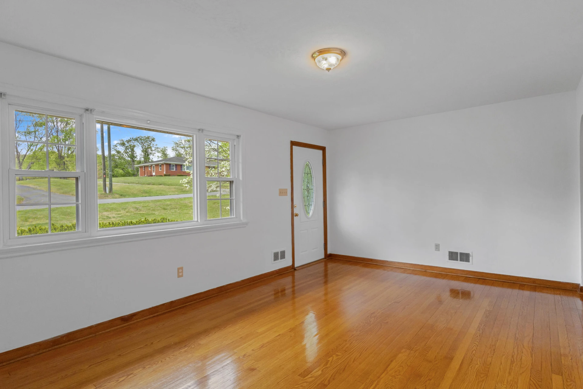 6935 Tinkerdale RD - Photo 2