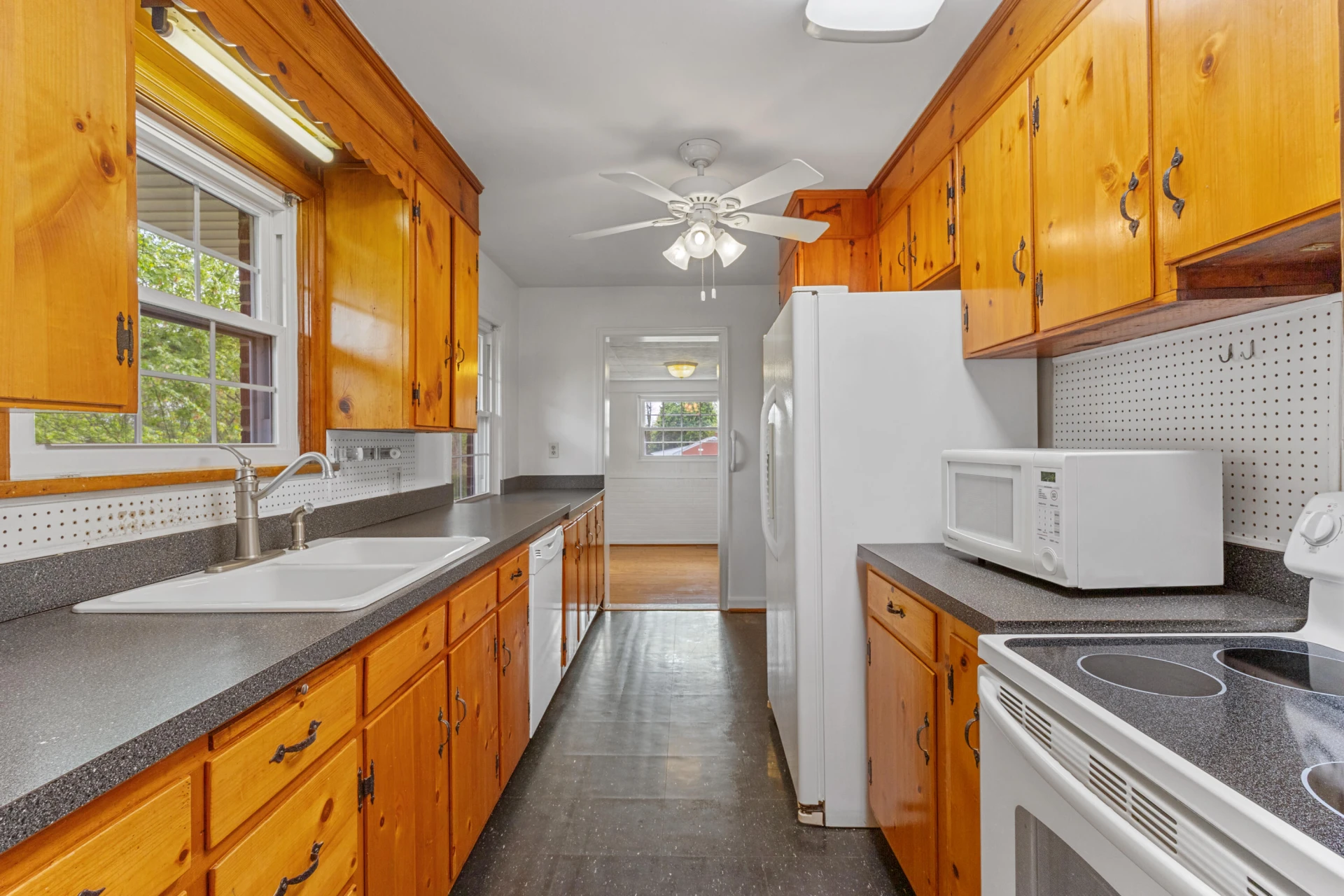 6935 Tinkerdale RD - Photo 3