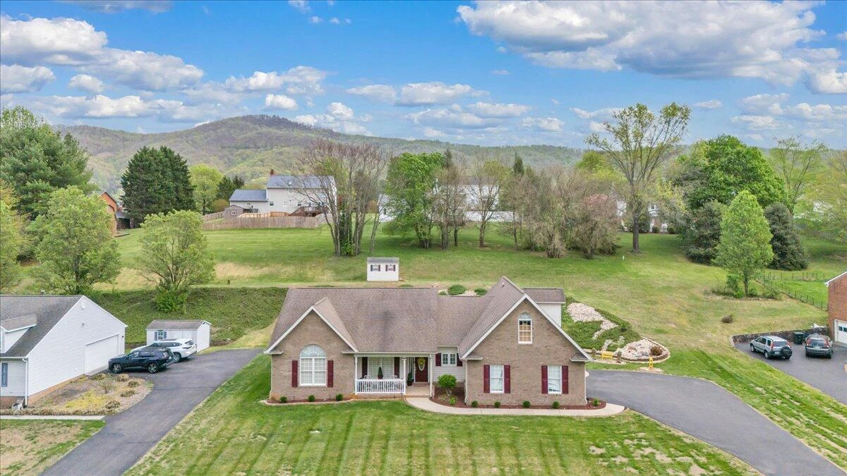 4447 Bonsack RD - Photo 2