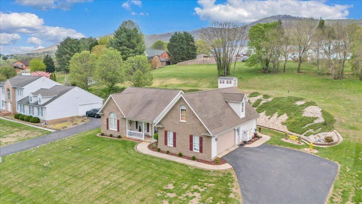 4447 Bonsack RD - Photo 3