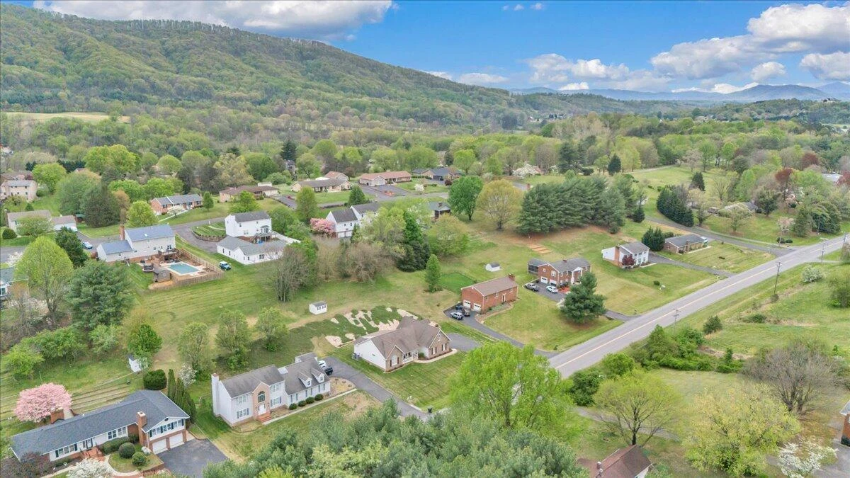 4447 Bonsack RD - Photo 41