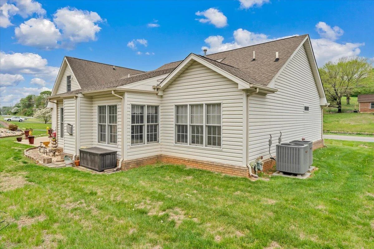 4447 Bonsack RD - Photo 7