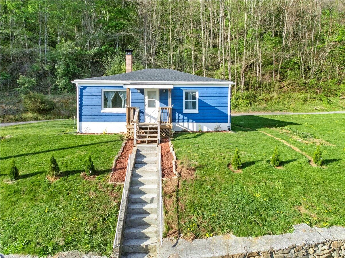6595 Roanoke RD - Photo 2