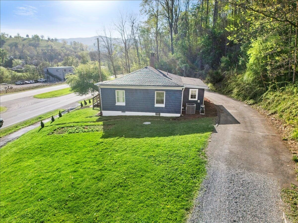6595 Roanoke RD - Photo 28