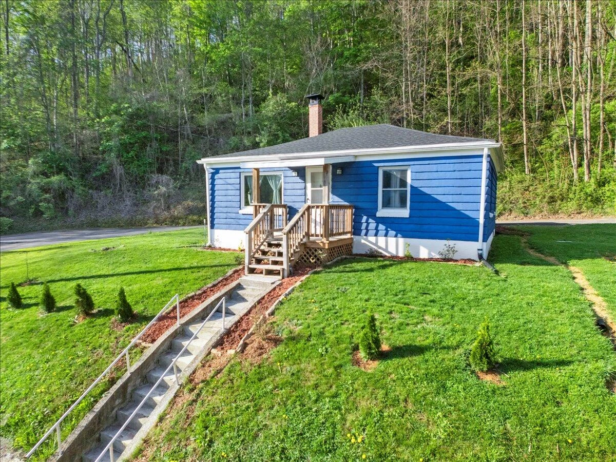 6595 Roanoke RD - Photo 4