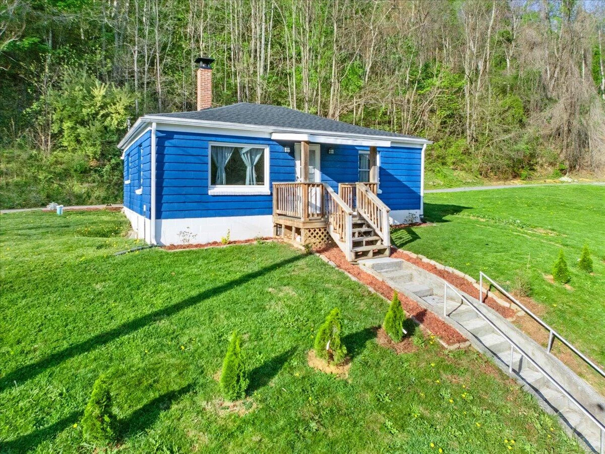6595 Roanoke RD - Photo 5