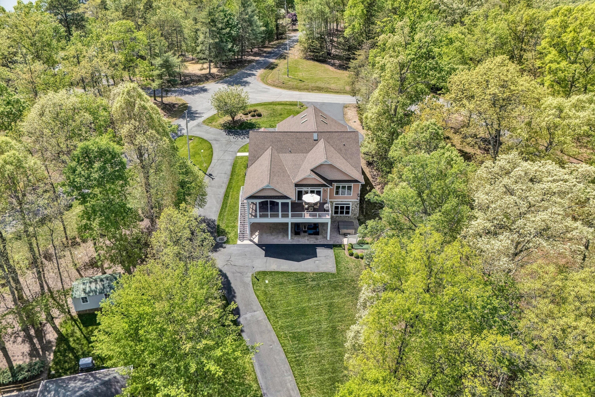 250 Deerwood DR - Photo 17
