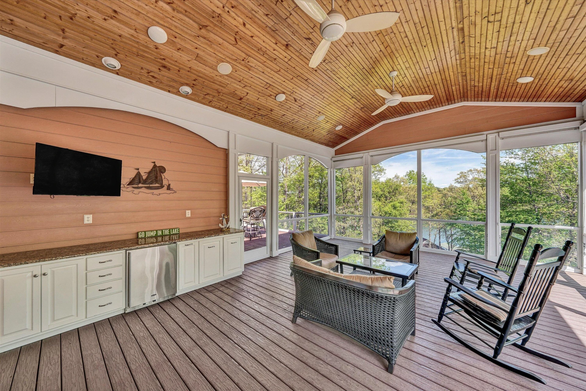 250 Deerwood DR - Photo 36