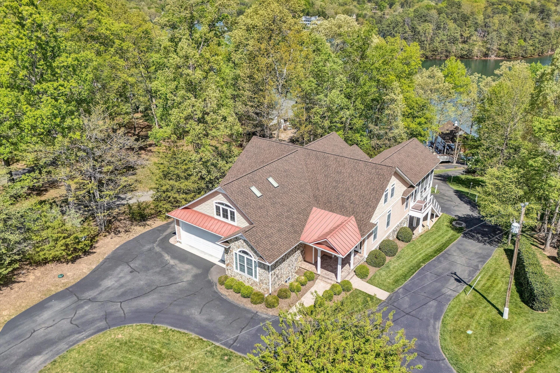250 Deerwood DR - Photo 4