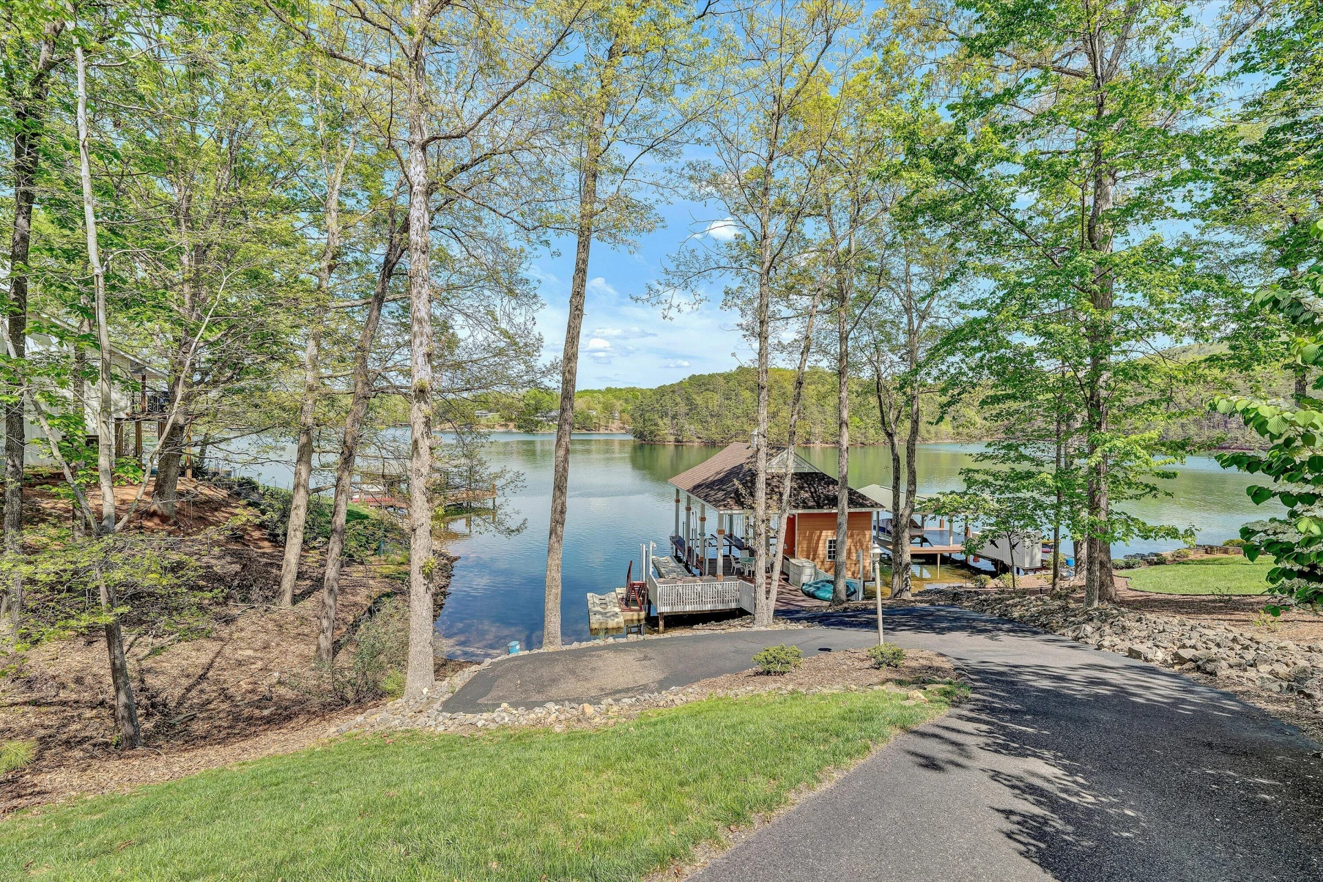 250 Deerwood DR - Photo 9