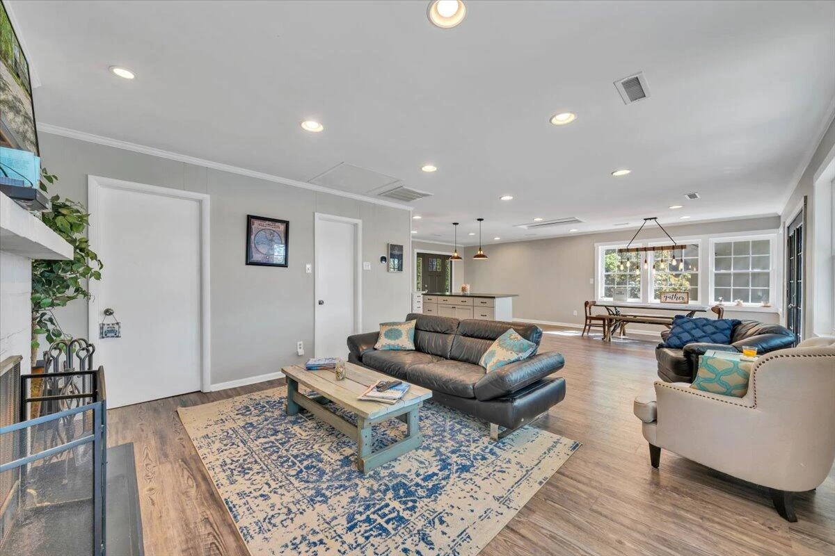 1355 Rosewood LN - Photo 15