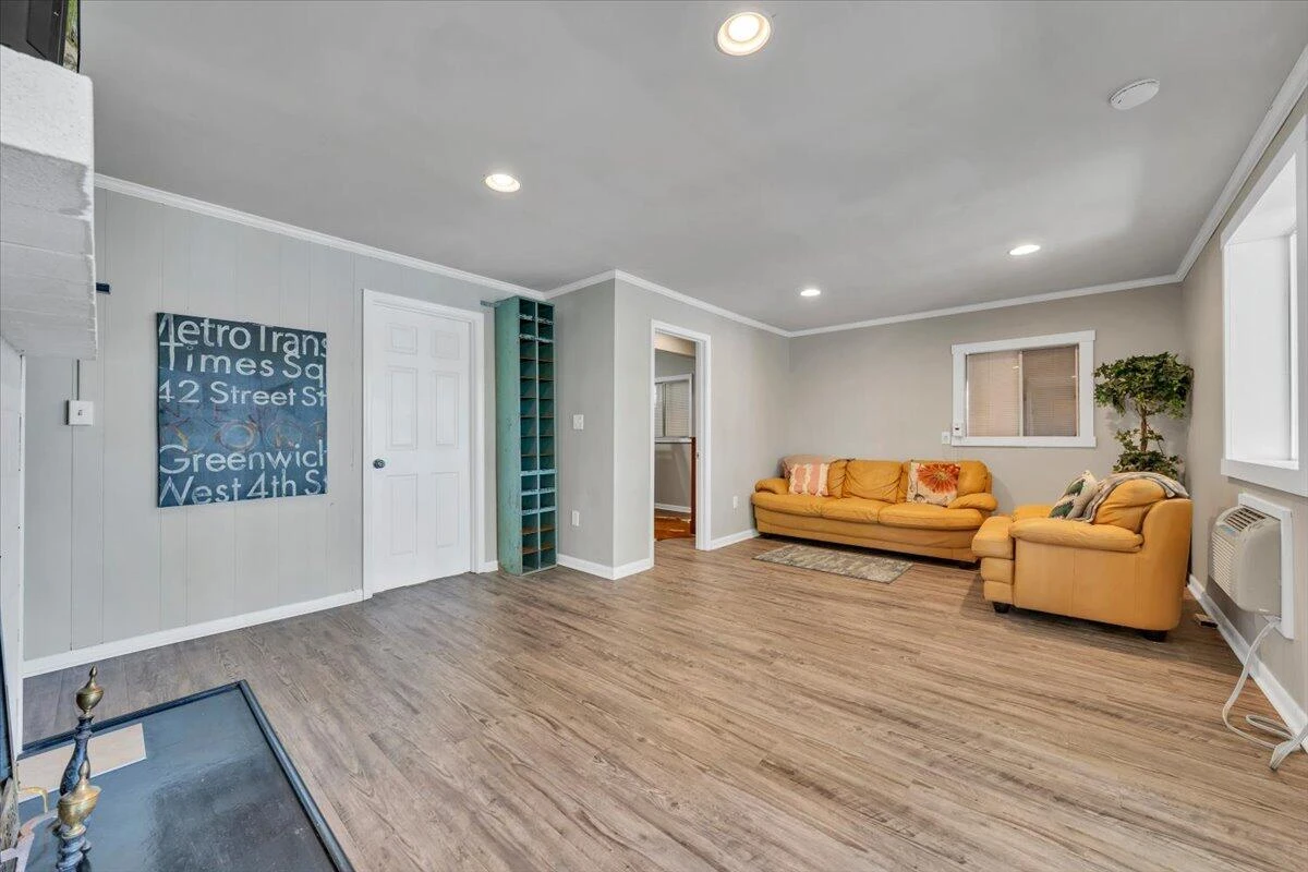 1355 Rosewood LN - Photo 27