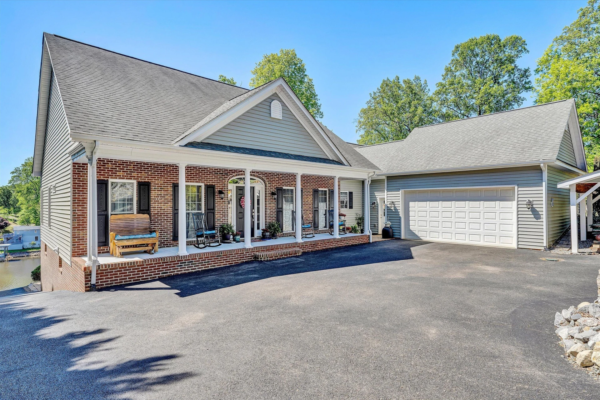 380 Sourwood DR