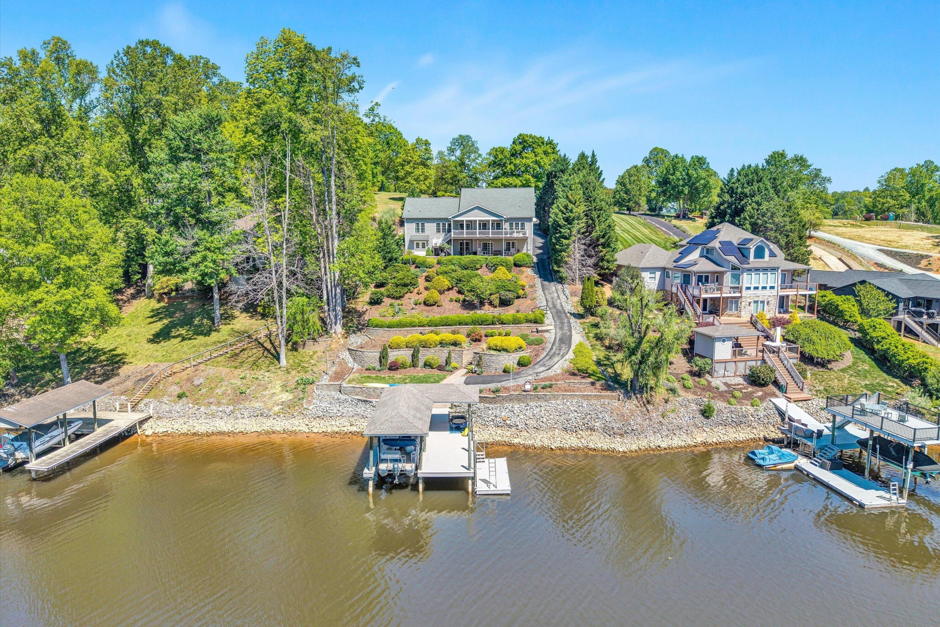380 Sourwood DR - Photo 2