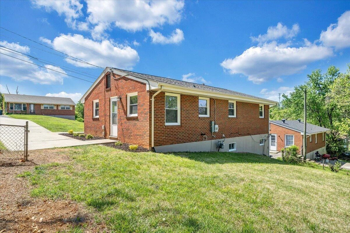 3767 Norway AVE NW - Photo 37