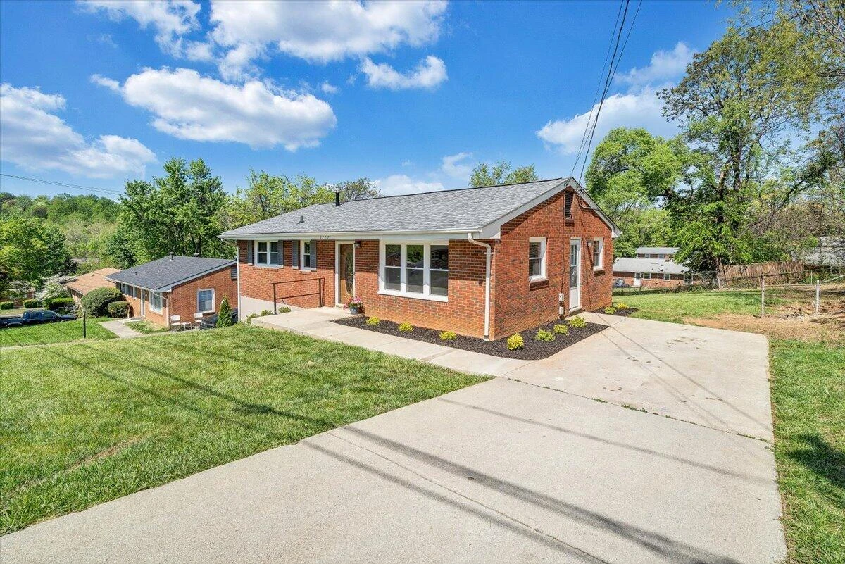 3767 Norway AVE NW - Photo 45