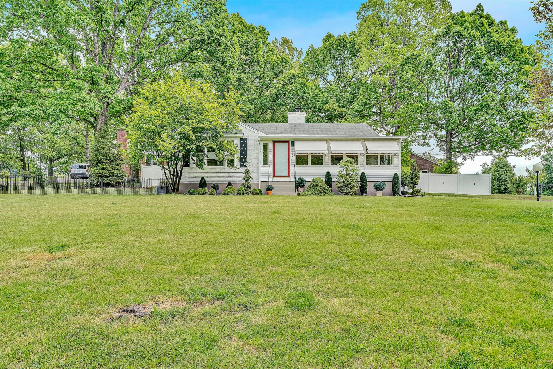 3337 Woodland DR SW