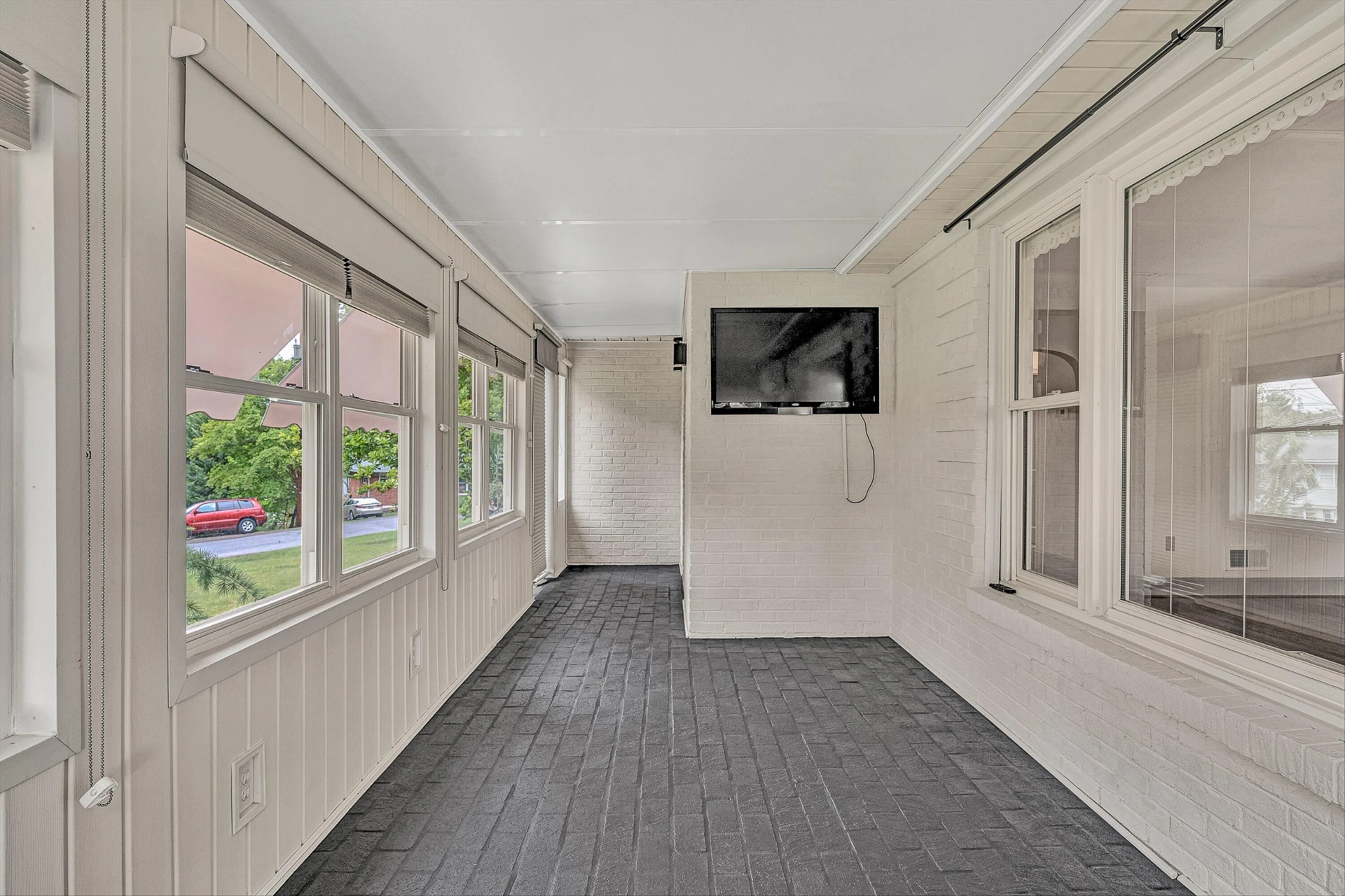3337 Woodland DR SW - Photo 4