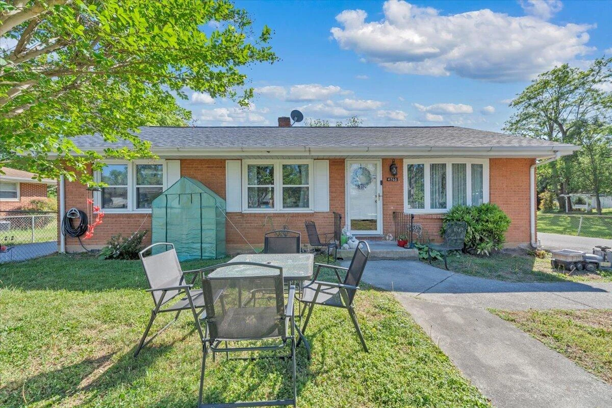 4760 PEACH TREE DR NW - Photo 2