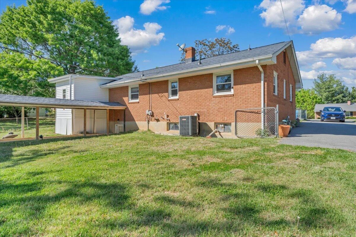 4760 PEACH TREE DR NW - Photo 32