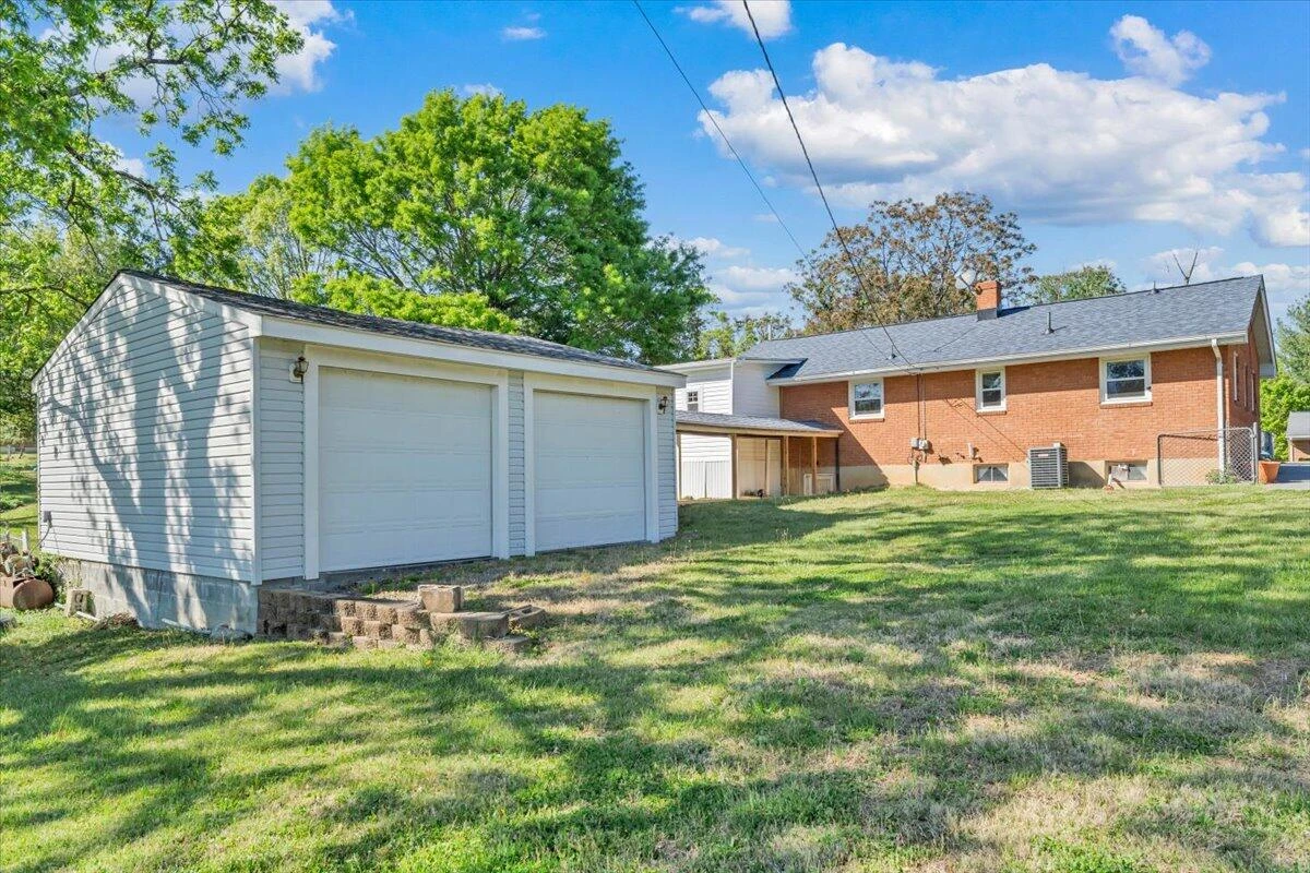 4760 PEACH TREE DR NW - Photo 33