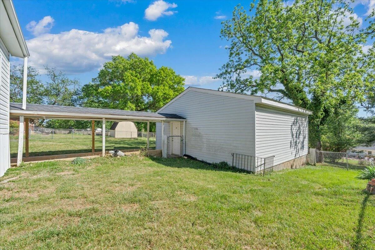 4760 PEACH TREE DR NW - Photo 36