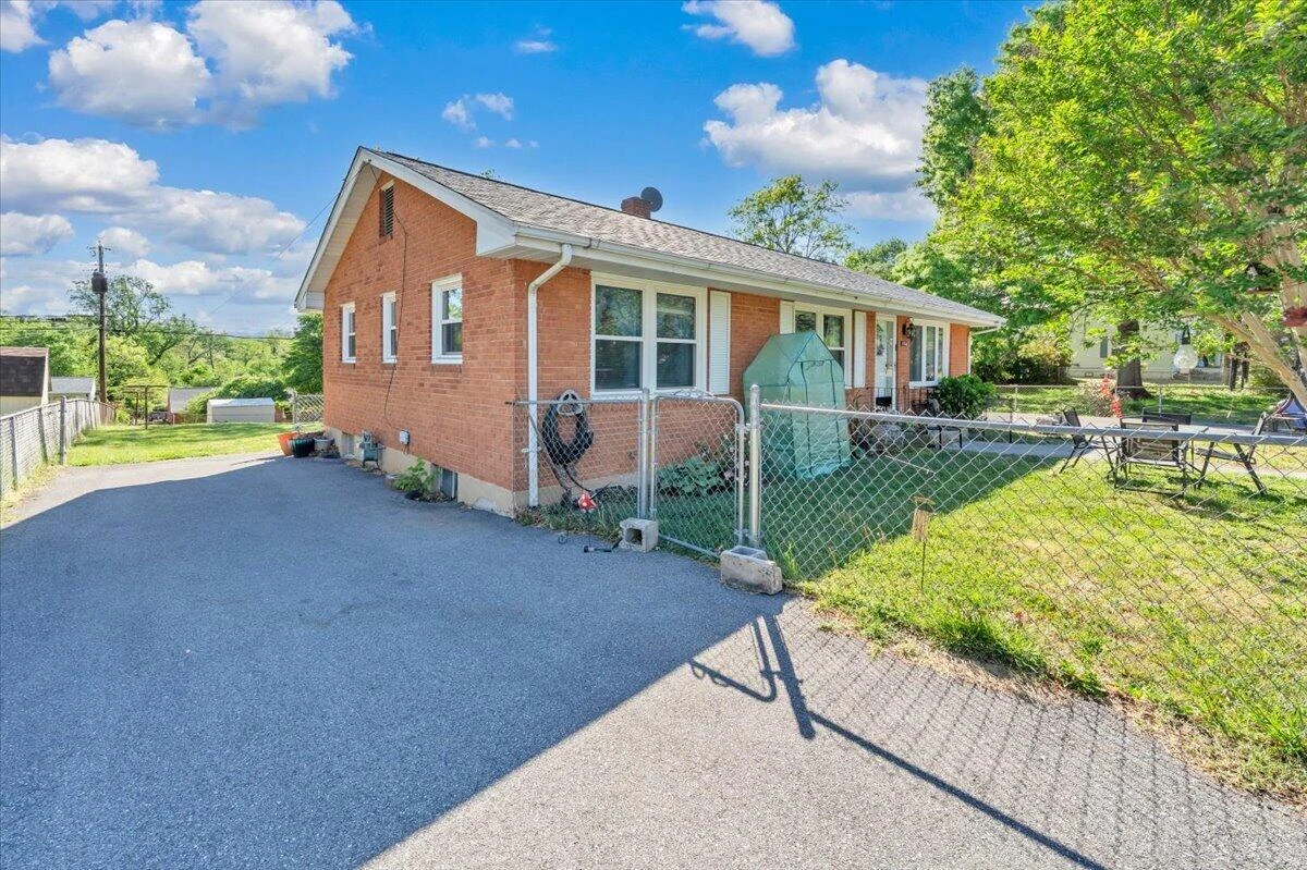 4760 PEACH TREE DR NW - Photo 42