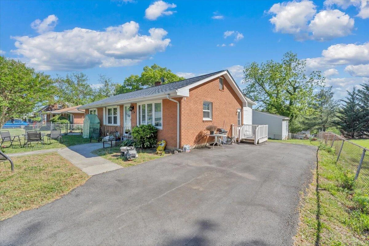 4760 PEACH TREE DR NW - Photo 46