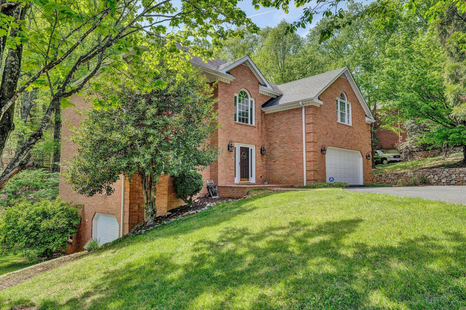 6516 Hidden Woods DR - Photo 2