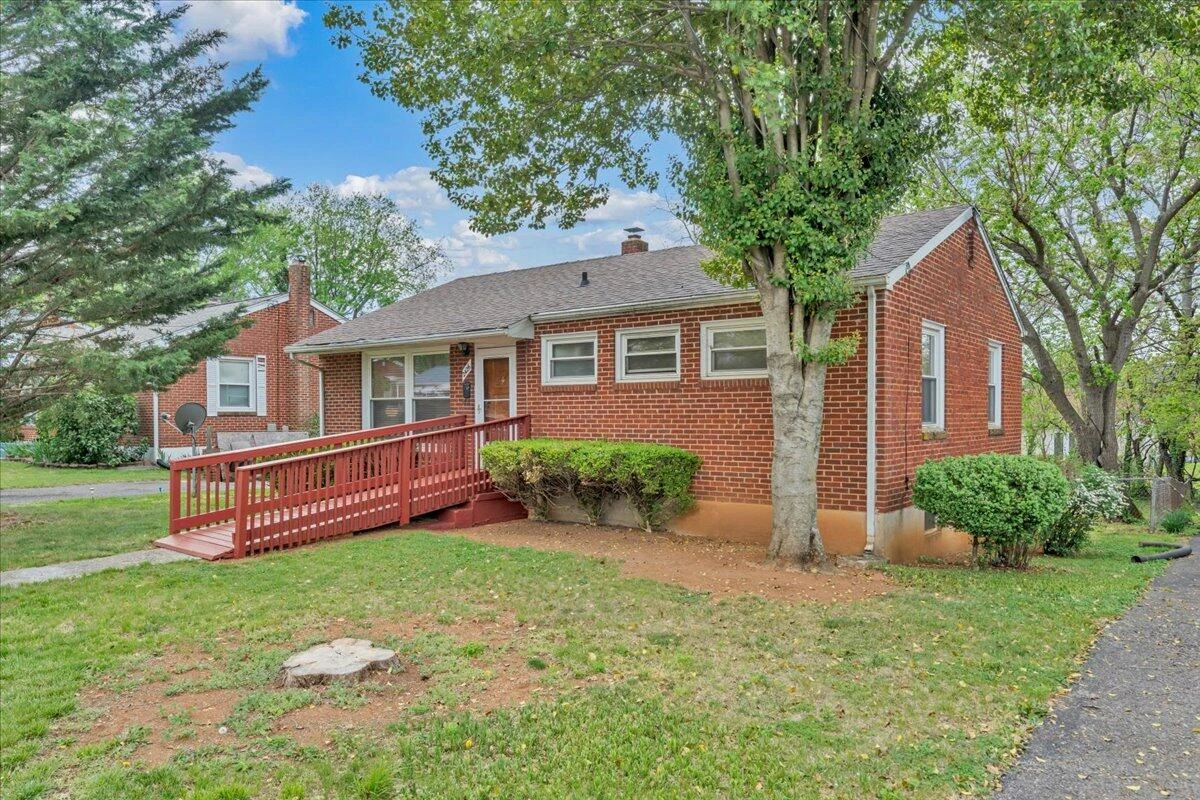 2426 Durham ST NW - Photo 2
