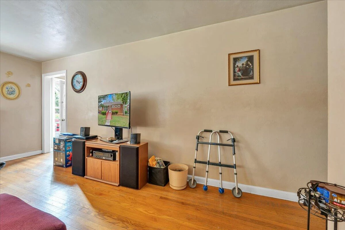 2426 Durham ST NW - Photo 7